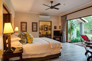 Obonjeni Suite | Premium bedding, pillowtop beds, minibar, in-room safe - Ghost Mountain Inn (Jozini)