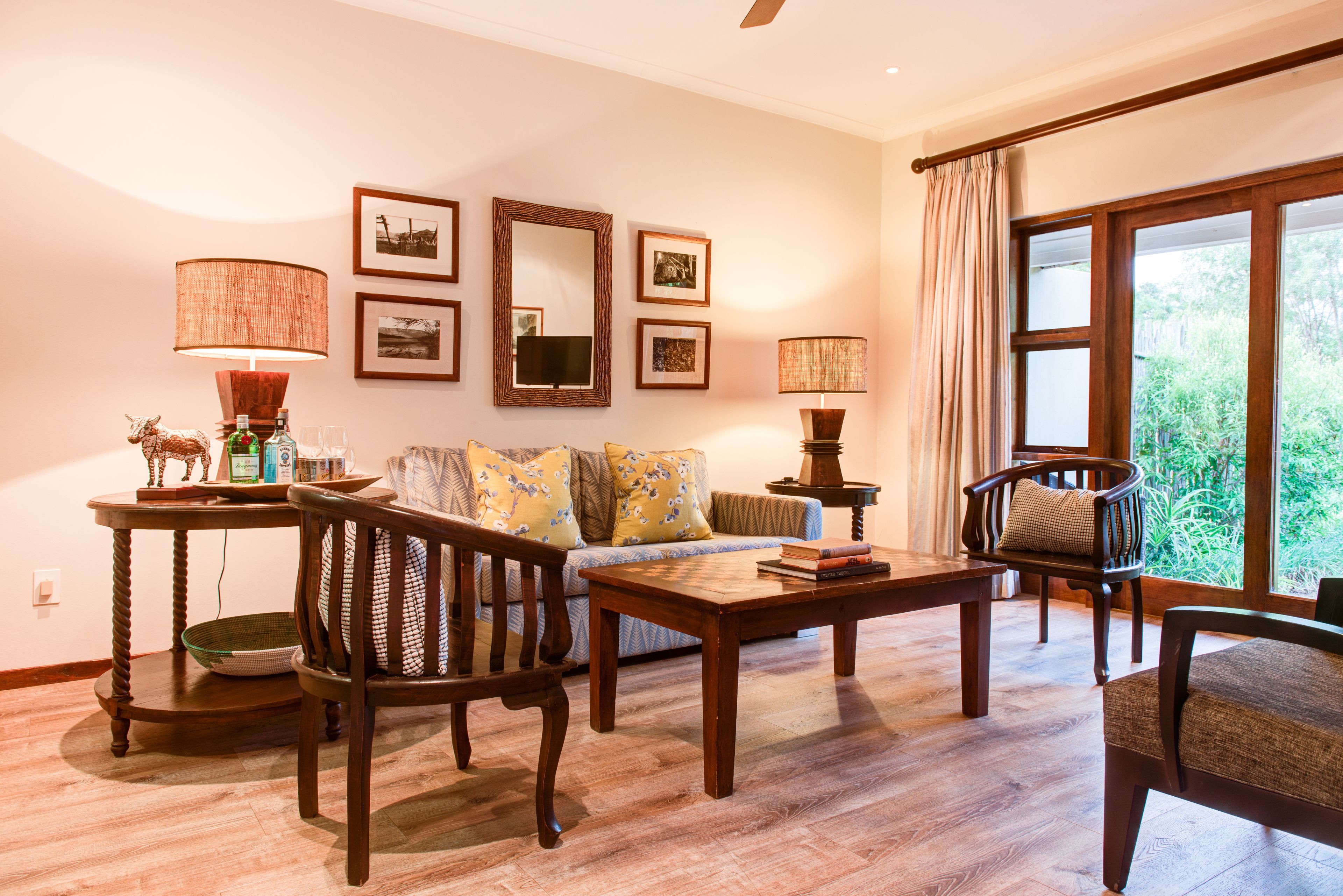 obonjeni suite | living area | 32-inch led tv with satellite channels, tv, books