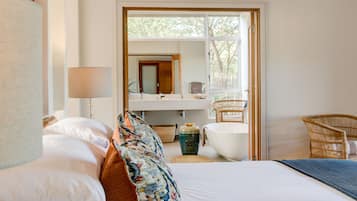 Gaza Suite | Ropa de cama de alta calidad, camas con pillow-top y minibar