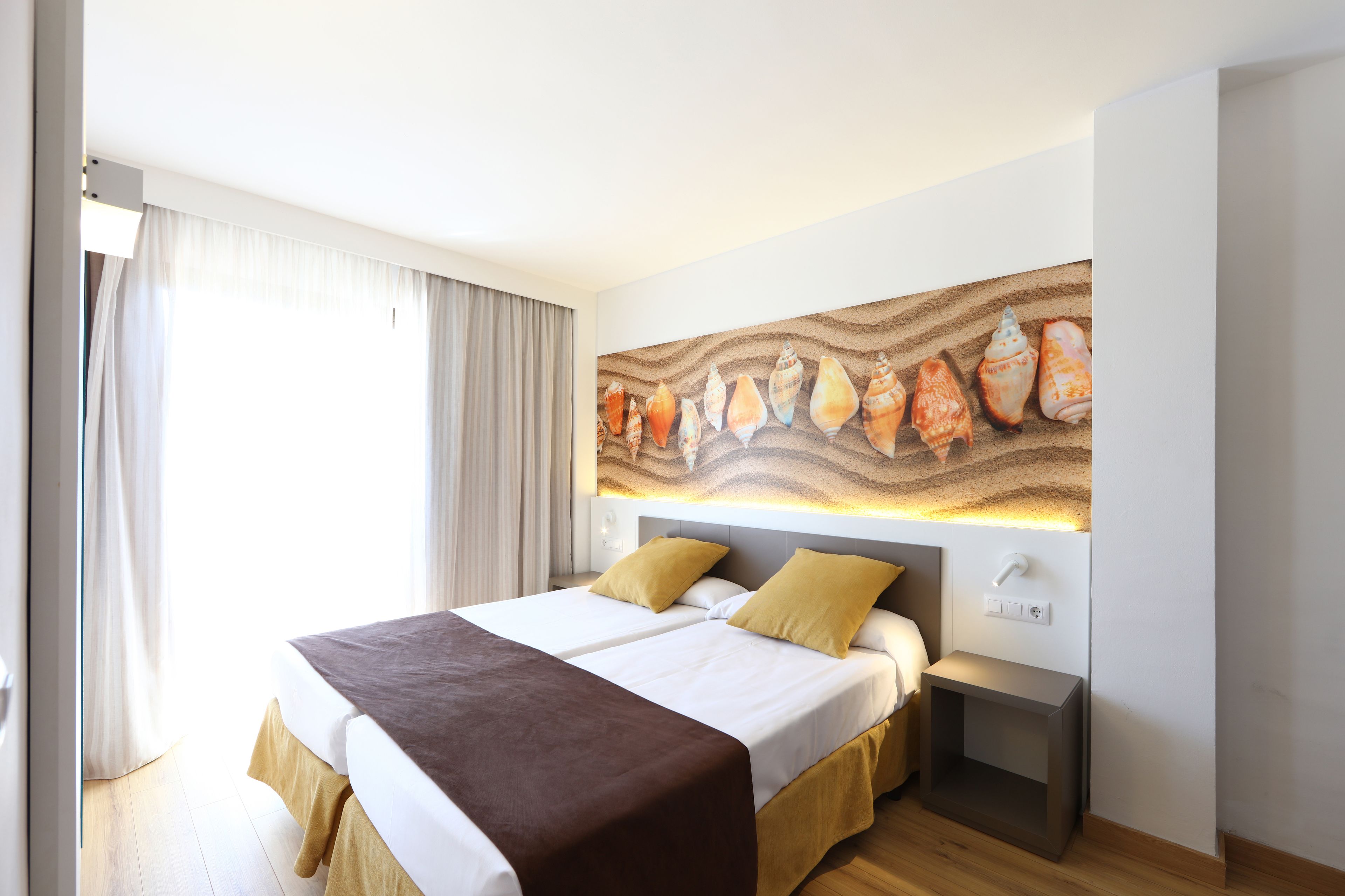 Individually furnished, desk, blackout curtains, free WiFi