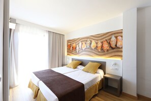 Individually furnished, desk, blackout drapes, free WiFi - Apartamentos Jade - Adults Only +16 (Palma de Mallorca)