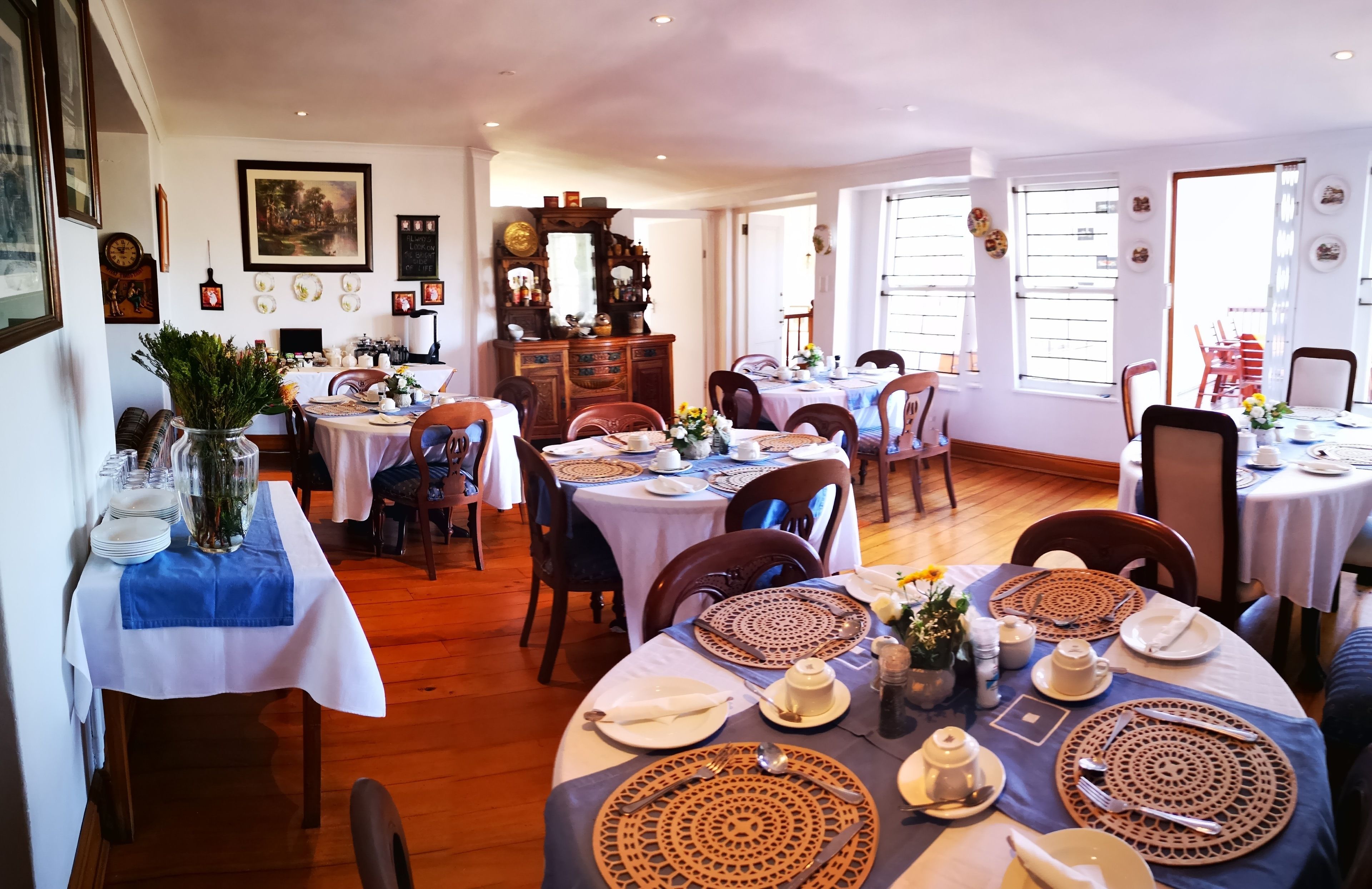 Free daily English breakfast