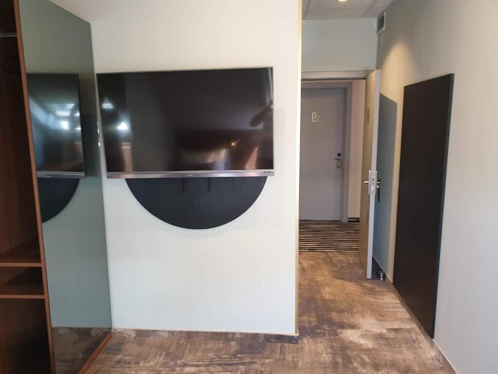 Standard Single Room, City View | Interior