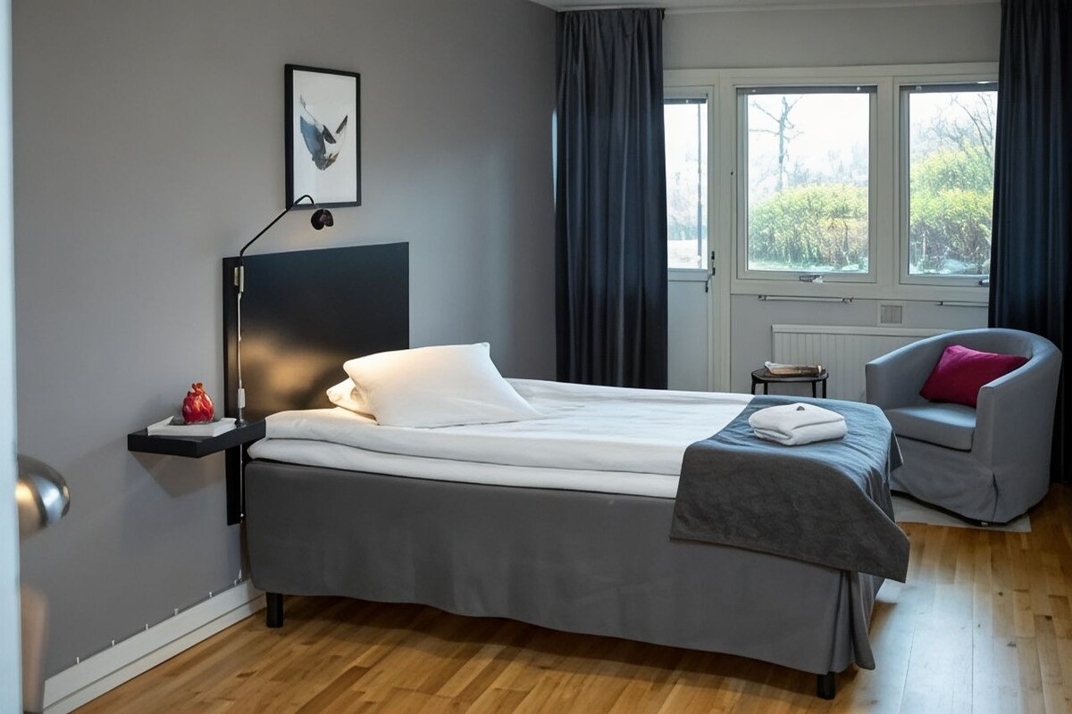 1 bedroom, desk, laptop workspace, blackout drapes
