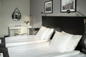 Basic Twin Room, 2 Twin Beds | 1 bedroom, desk, laptop workspace, blackout drapes - Hotell Solhem Park (Borås)