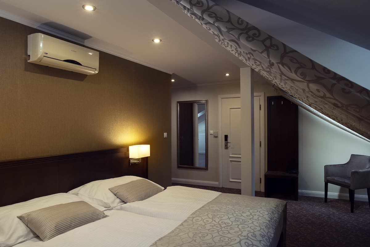 Deluxe Double Room, 1 King Bed | Minibar, in-room safe, desk, soundproofing
