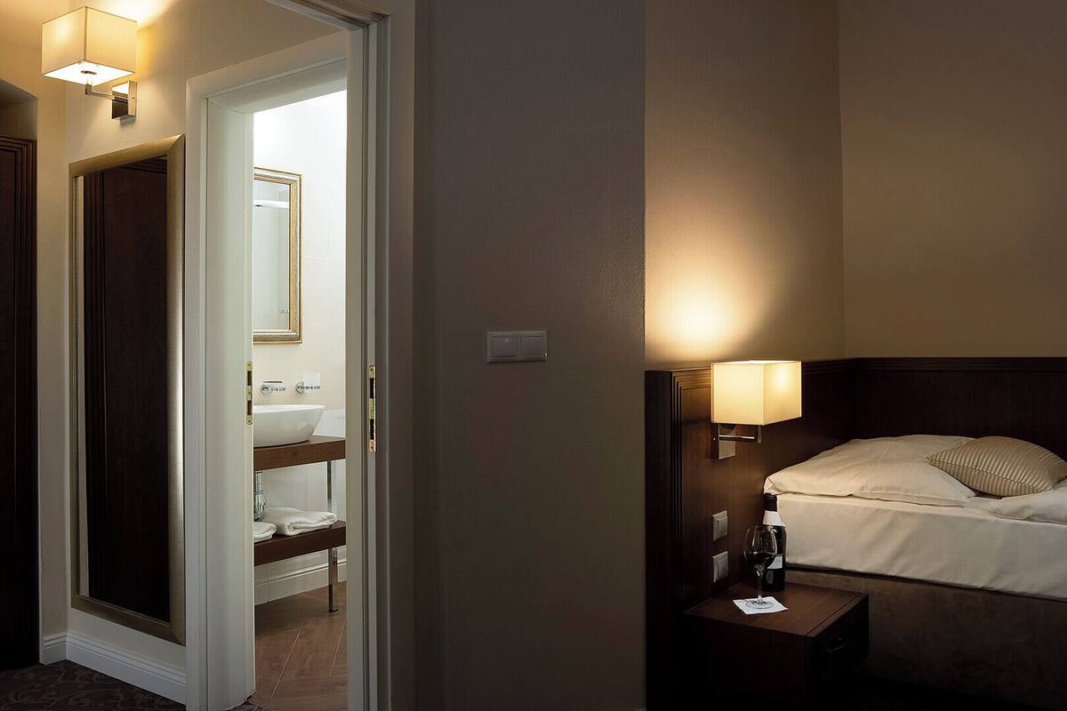 Deluxe Single Room | Minibar, in-room safe, desk, soundproofing