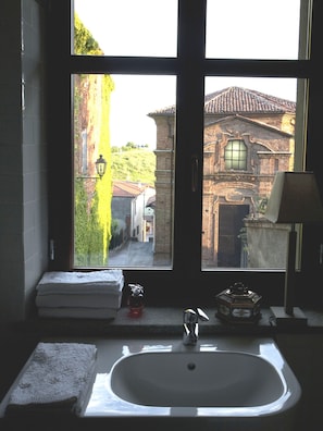 Douche, articles de toilette écologiques, sèche-cheveux, bidet