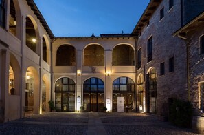 Front of property - Relais Palazzo Paleologi - Secolo XIV (Lu e Cuccaro Monferrato)