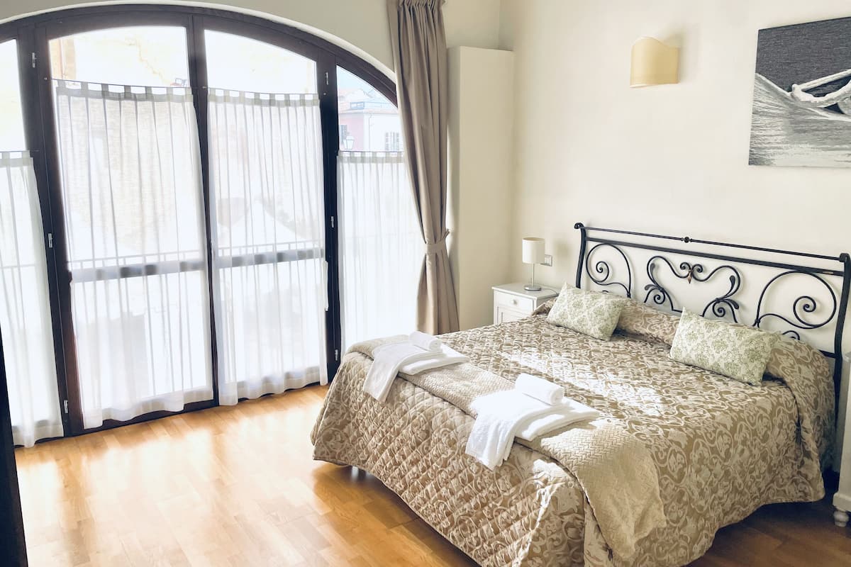 Suite Superior, 1 camera da letto, cucina, vista cortile | Materassi a doppio strato, una cassaforte in camera
