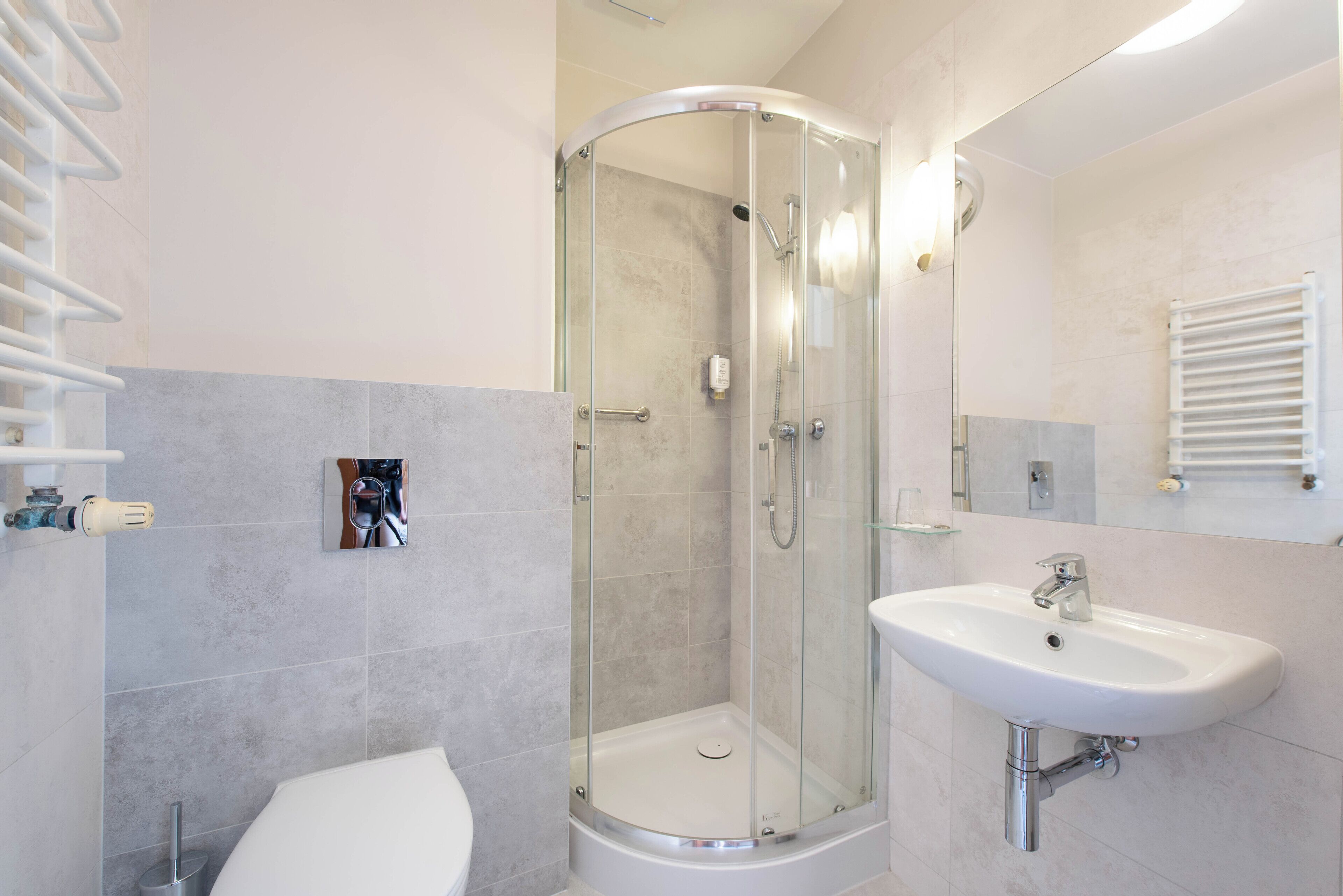 classic single room | bathroom | free toiletries, hair dryer, towels