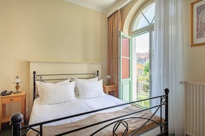 Deluxe Double Room, 1 Double Bed | Pillowtop beds, blackout drapes, iron/ironing board, free WiFi