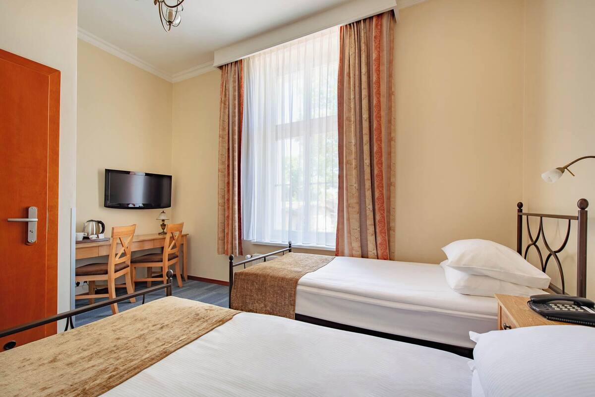 classic twin room | 1 bedroom, pillow-top beds, blackout curtains, iron/ironing board