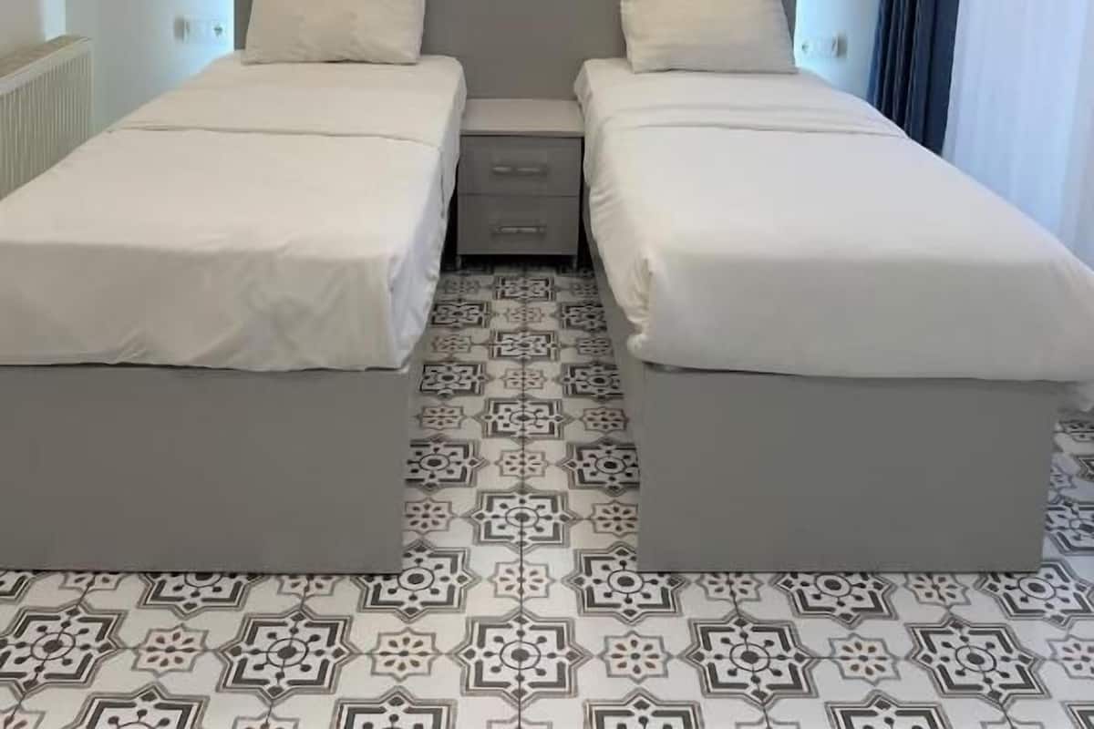Superior vierpersoonskamer | 1 slaapkamer, luxe beddengoed, een kluis op de kamer, geluiddichte muren