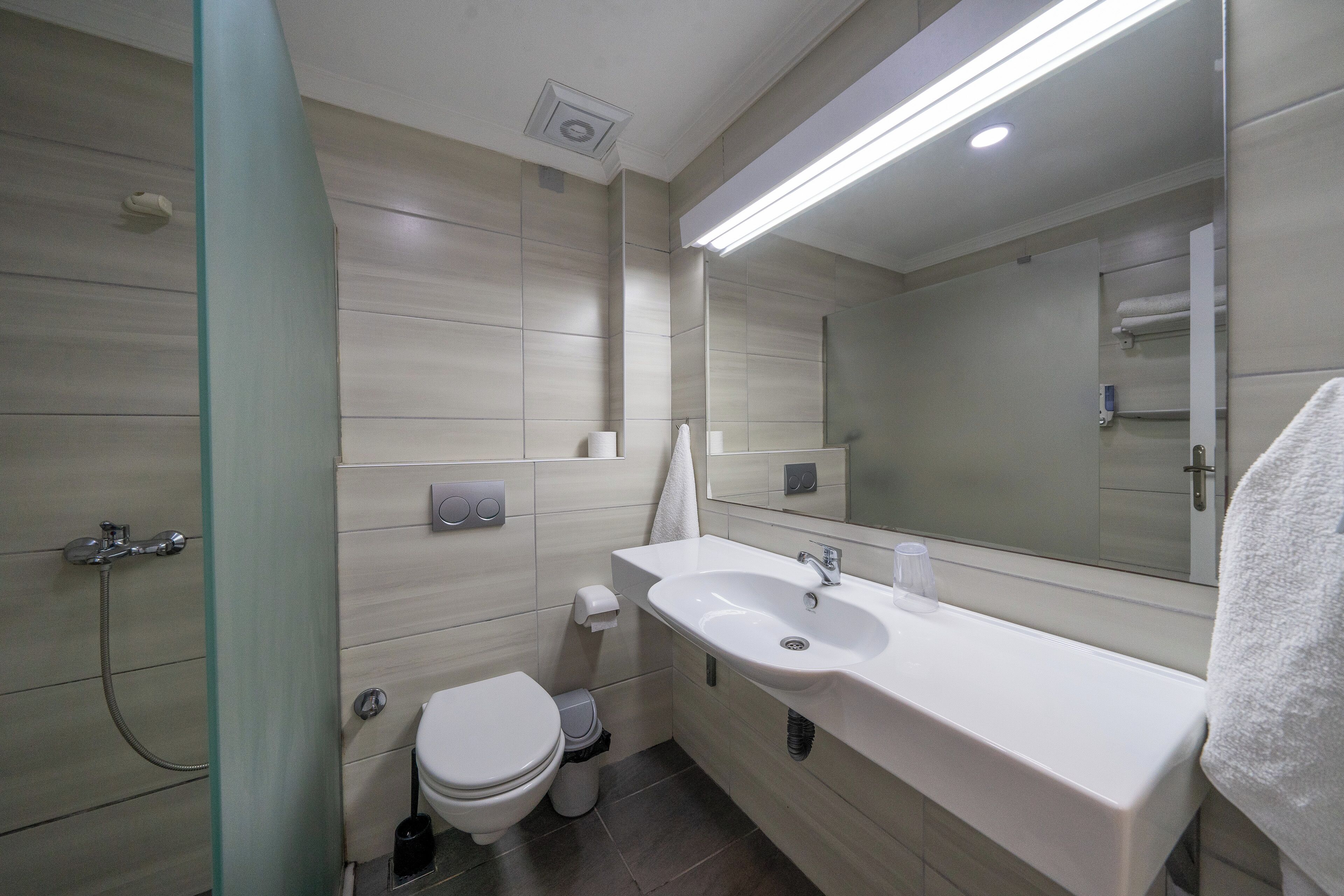 1 bedroom, hypo-allergenic bedding, pillow-top beds, minibar