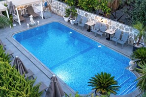 Triple Room | Hypo-allergenic bedding, pillowtop beds, minibar, desk - Artunc Boutique Hotel (Bodrum)