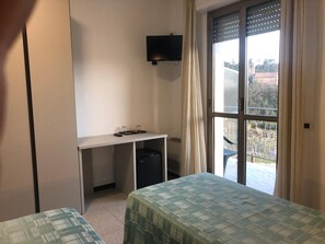 Minibar, desk, soundproofing, free WiFi