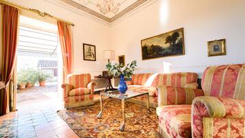 Junior suite, 1 queensize bed, uitzicht op tuin | Een bureau, gratis wifi, beddengoed