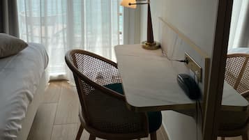 Quarto standard, 1 cama de casal, vista para o mar | Frigobar, cofres nos quartos, escrivaninha, cortinas blackout