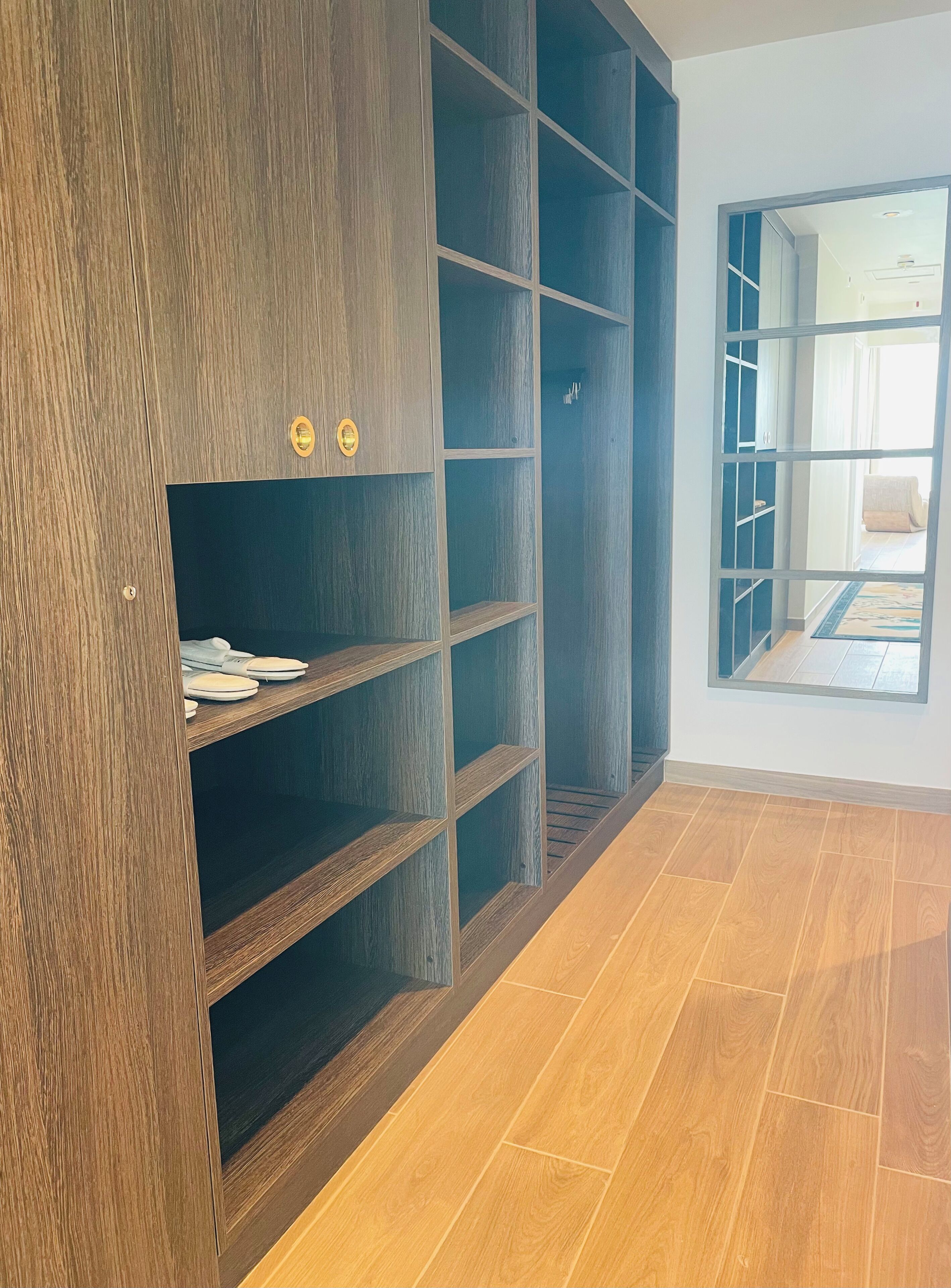 Signature Suite, Sea View | Minibar, in-room safe, desk, blackout drapes