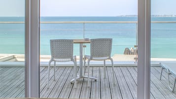 Superior Room, Terrace, Sea View | Minibar, in-room safe, desk, blackout curtains