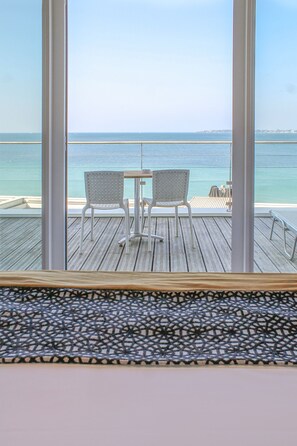 高级房, 露台, 海景 | 迷你吧、客房内保险箱、办公桌、遮光窗帘