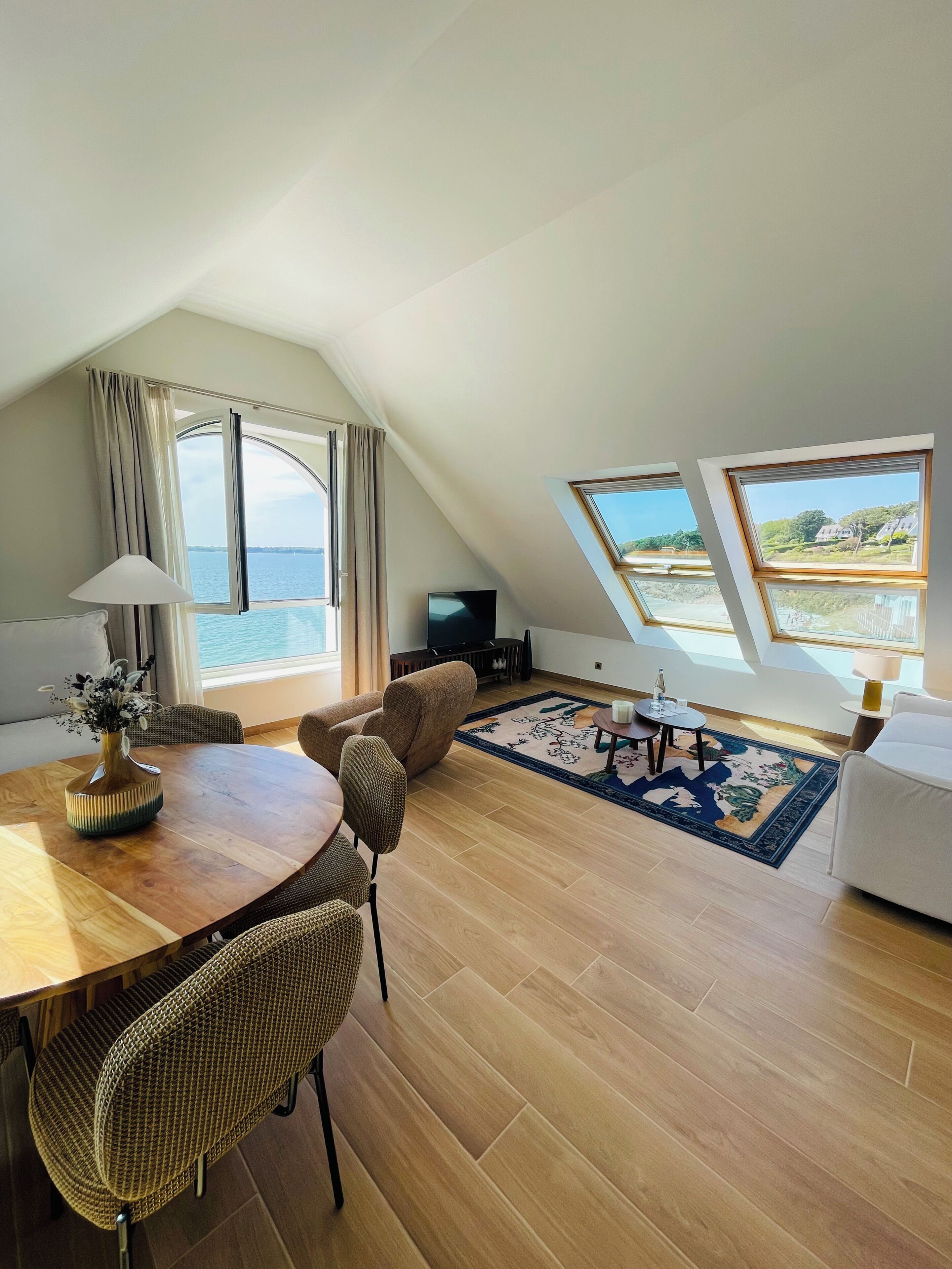 Suite Signature, vue mer | Coin séjour | Télévision LED