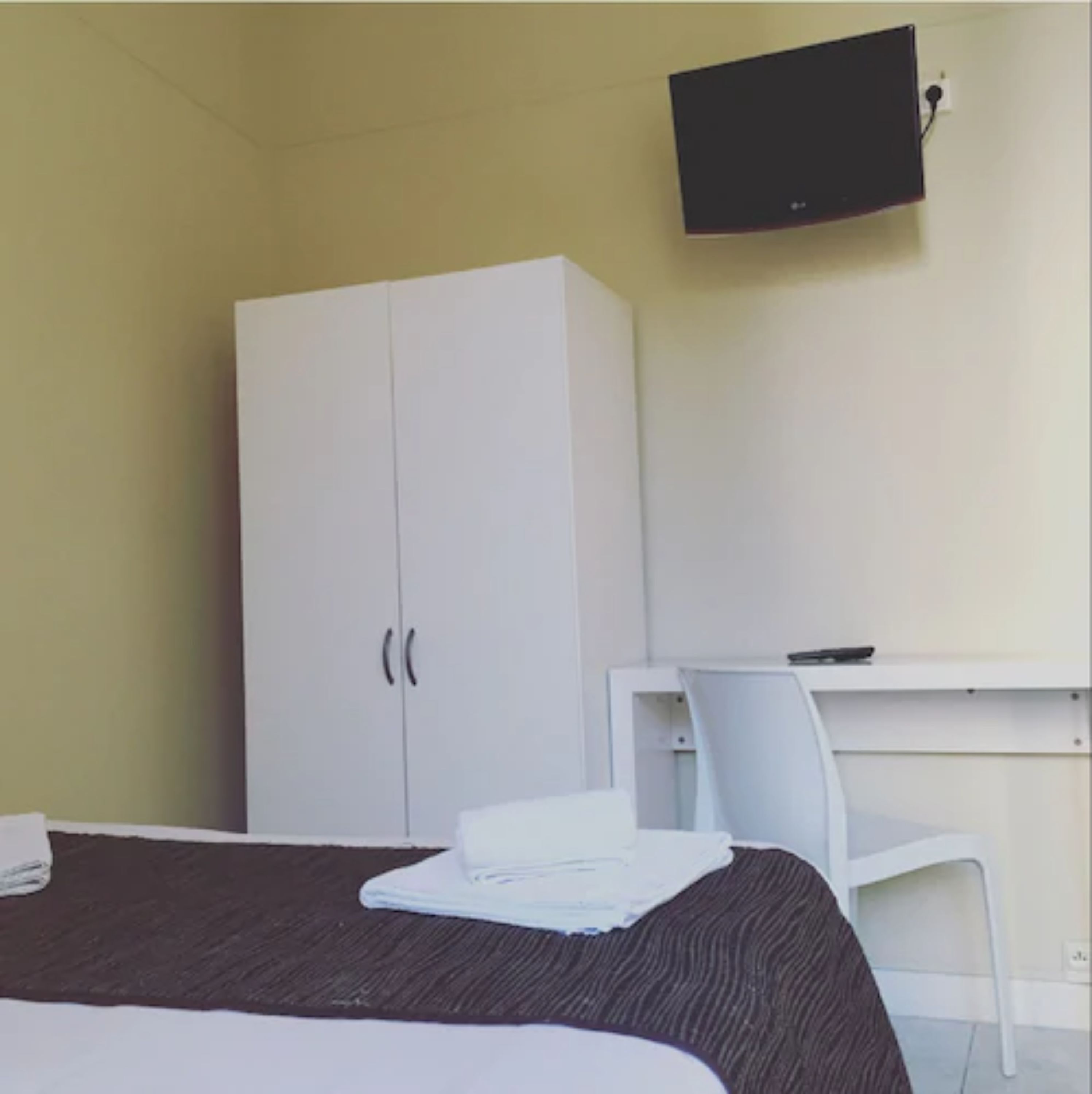 standard double room | minibar, desk, soundproofing, iron/ironing board
