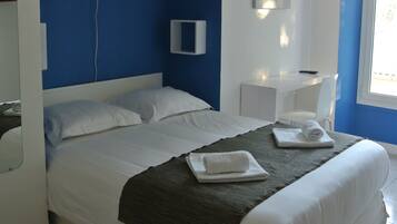 Minibar, bureau, chambres insonorisées, fer et planche à repasser