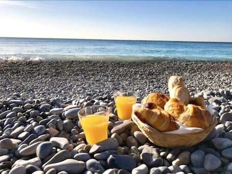 Una playa cerca