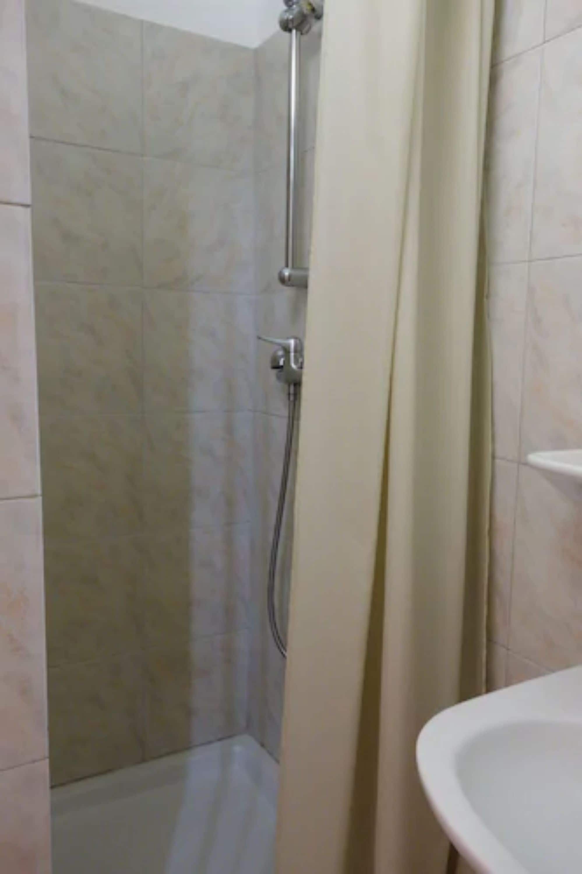 double room, shared toilet | bathroom shower