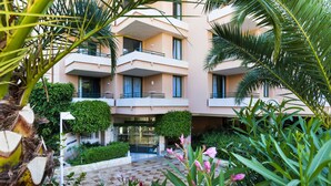 A multi-story hotel with balconies, a central courtyard, and lush greenery. - Globales Nova (Calvia)