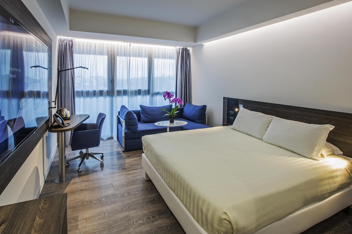 Superior Room, 1 King Bed with Sofa bed | Egyptian cotton sheets, premium bedding, pillowtop beds, minibar