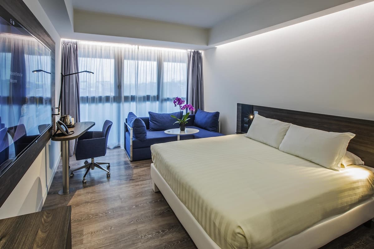 Superior Room, 1 King Bed with Sofa bed | Egyptian cotton sheets, premium bedding, pillowtop beds, minibar