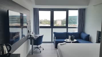 高級客房, 1 張特大雙人床及 1 張梳化床 | 埃及棉床單、高級寢具、特厚豪華床墊、迷你吧
