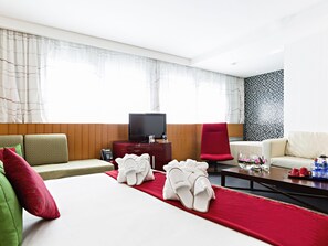 Egyptian cotton sheets, premium bedding, pillowtop beds, minibar - Novotel Roma Eur (Rome)