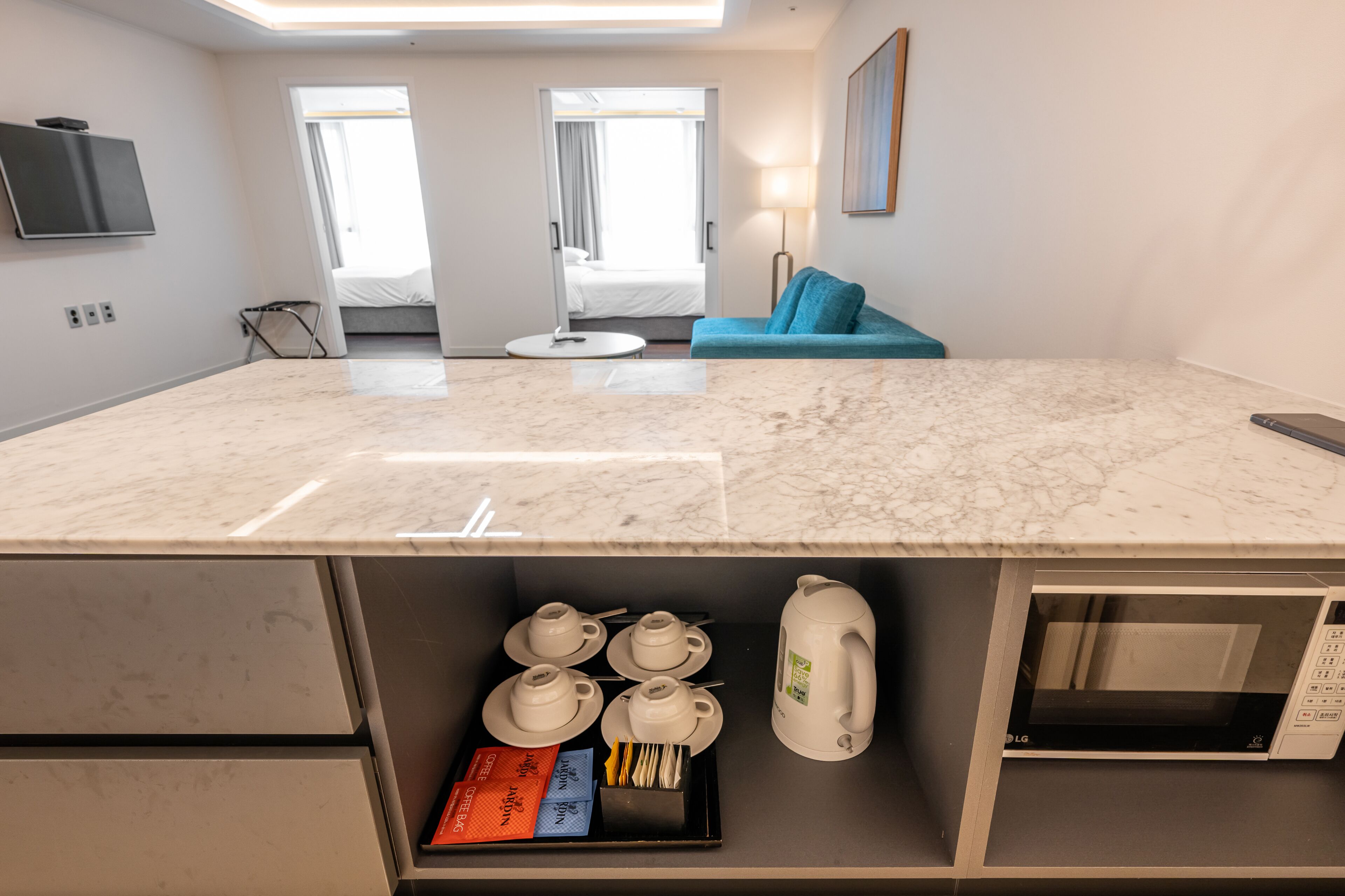 premier suite | private kitchen | fridge, microwave, electric kettle