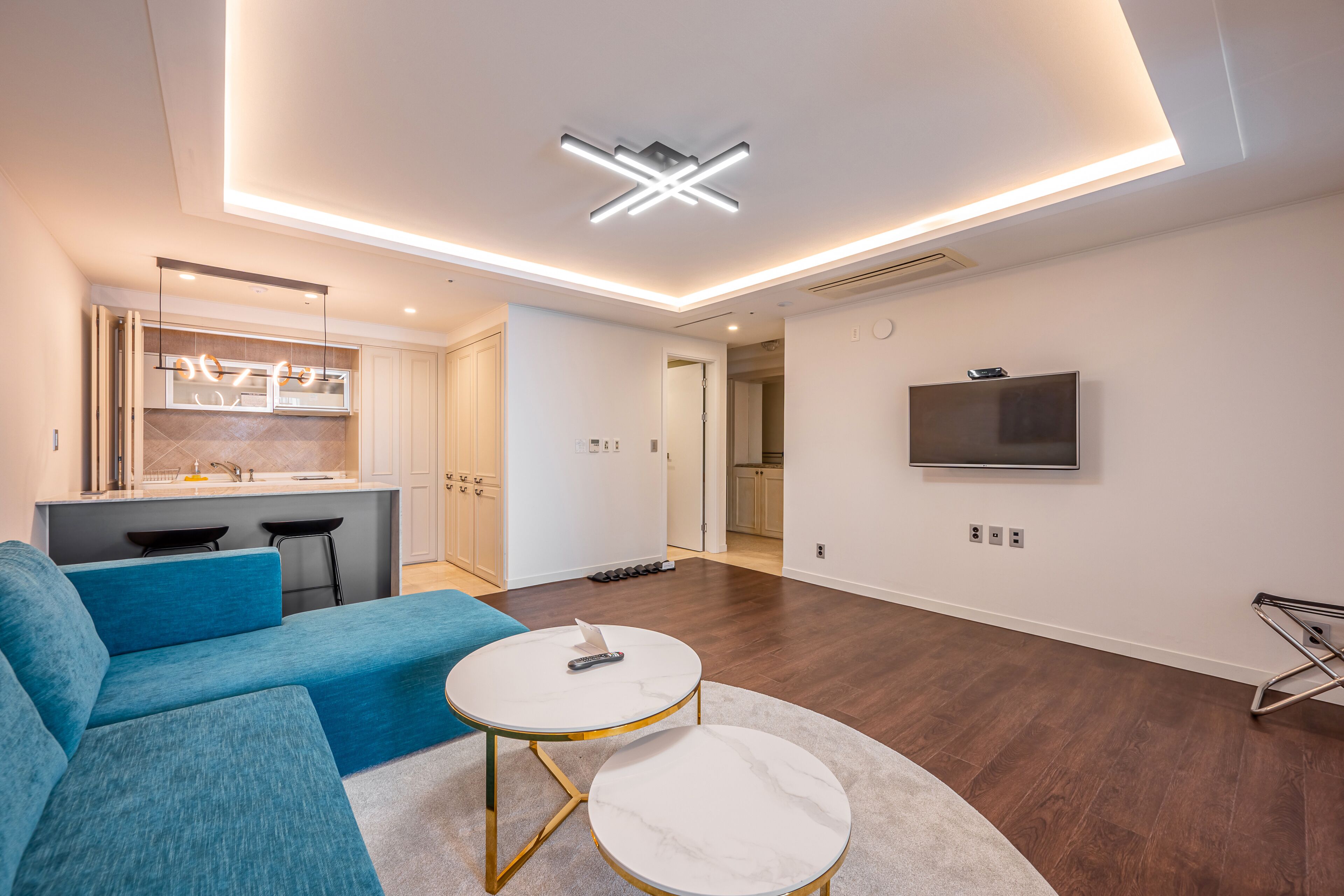 premier suite | living area | 32-inch flat-screen tv with cable channels