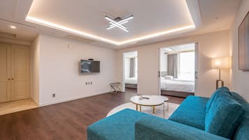 Premier Suite | Área de estar | TV de tela plana 32 polegadas com canais a cabo