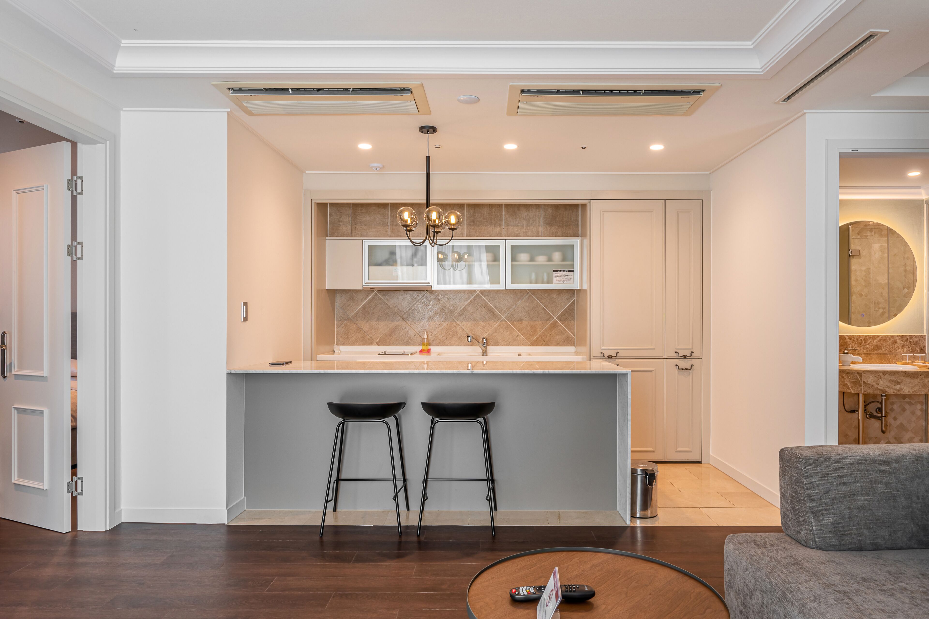 suite (self-catering) | in-room dining