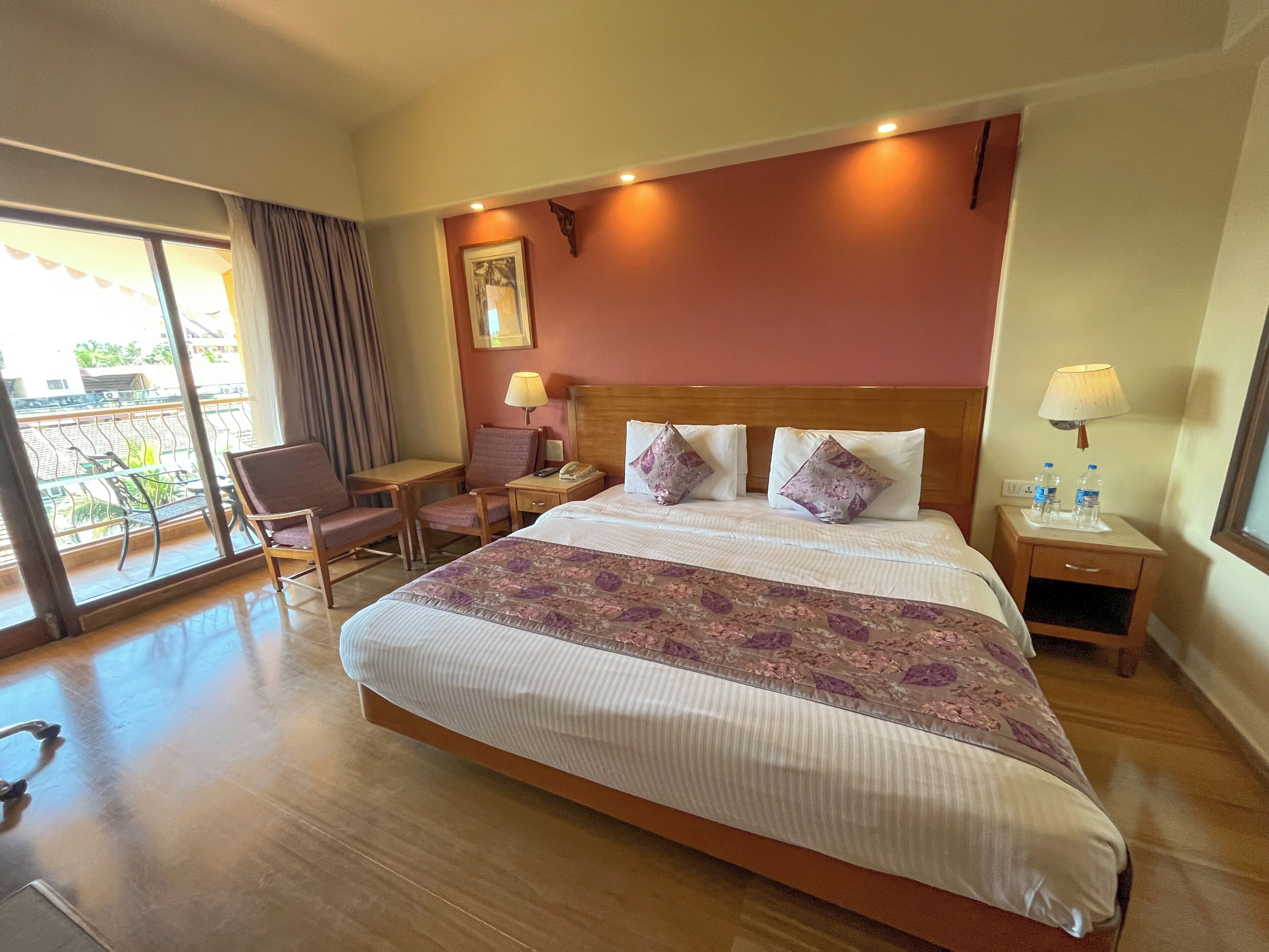 Superior Deluxe | In-room safe, desk, iron/ironing board, bed sheets