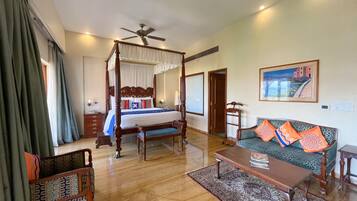 Regina Signature Suite | In-room safe, desk, iron/ironing board, bed sheets