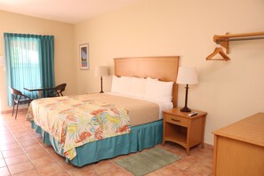 Standard Room, 1 King Bed | In-room safe, iron/ironing board, bed sheets - Parador MaunaCaribe (Maunabo)