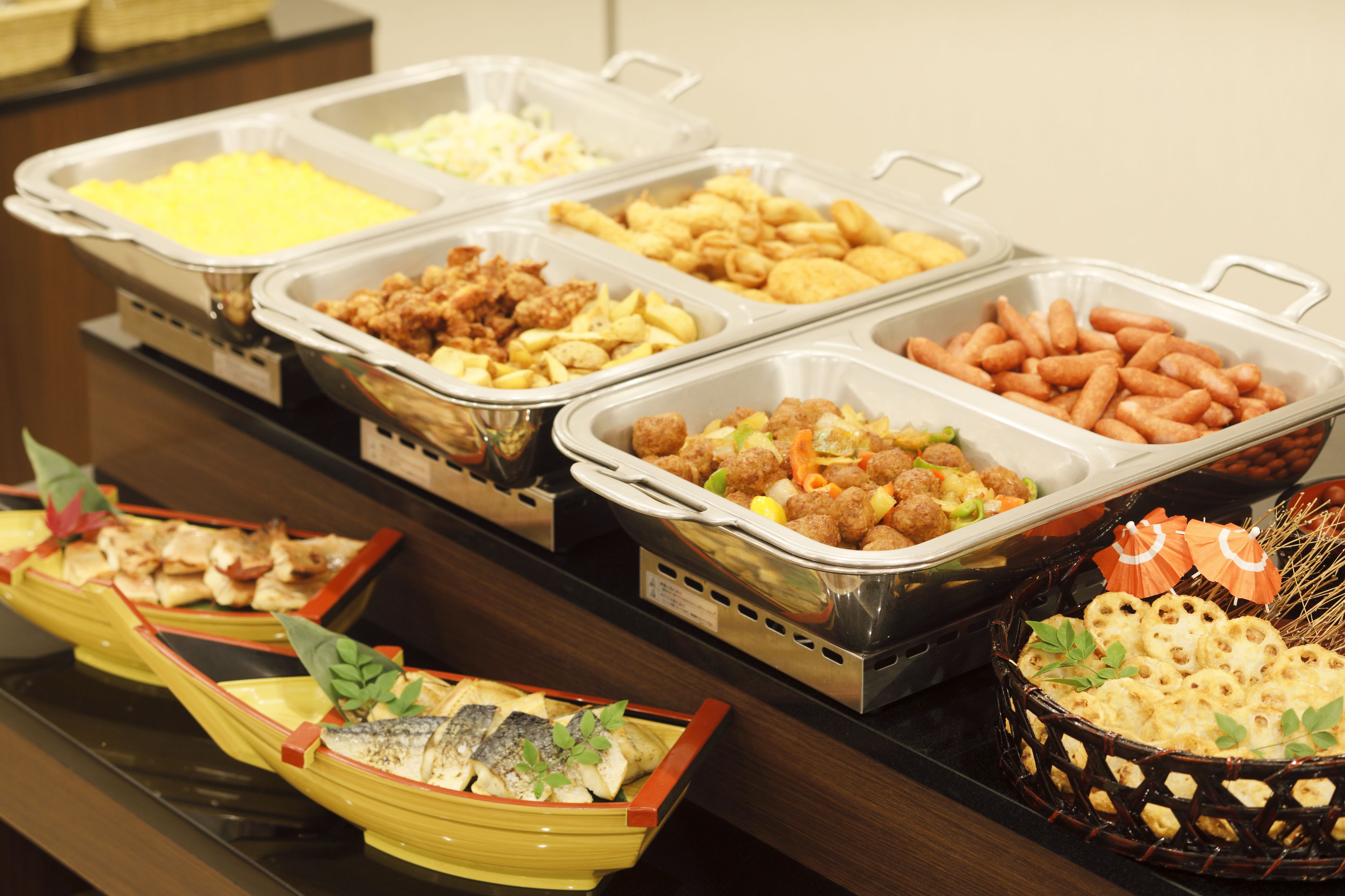 daily buffet breakfast (jpy 1900 per person)