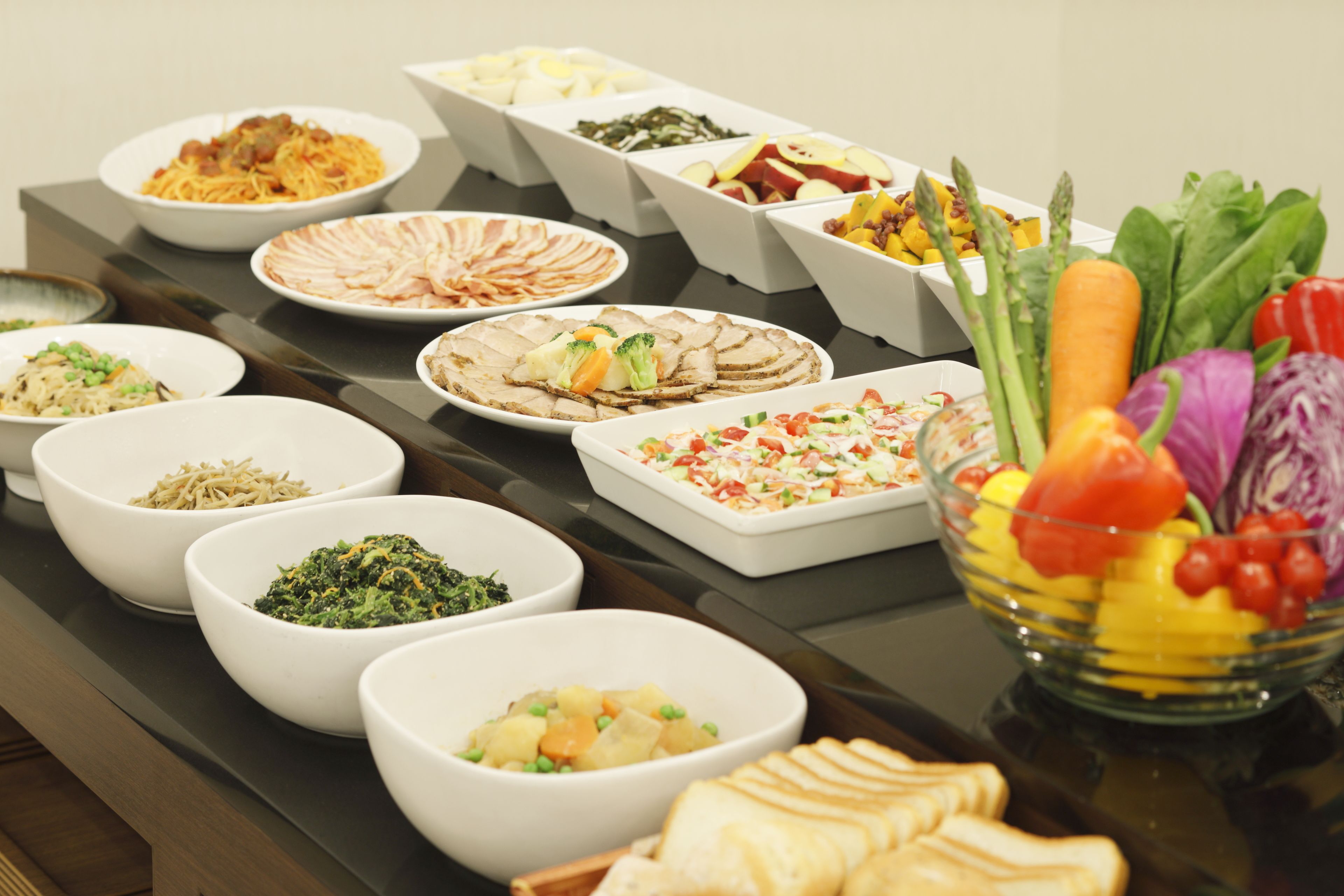 daily buffet breakfast (jpy 1900 per person)