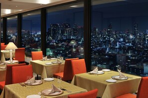 2 restaurants, breakfast, lunch, dinner served; Japanese cuisine 
