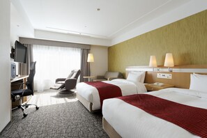 Premium bedding, in-room safe, desk, blackout curtains