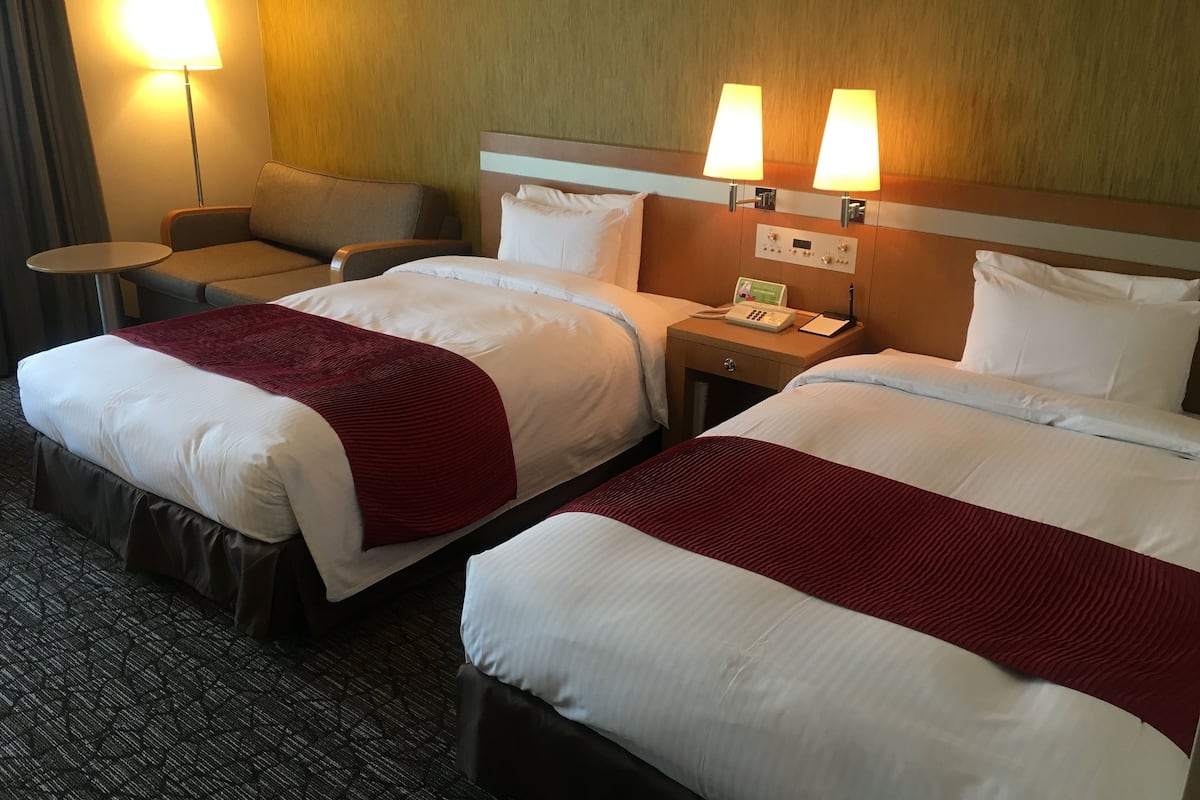 Premium bedding, in-room safe, desk, blackout drapes