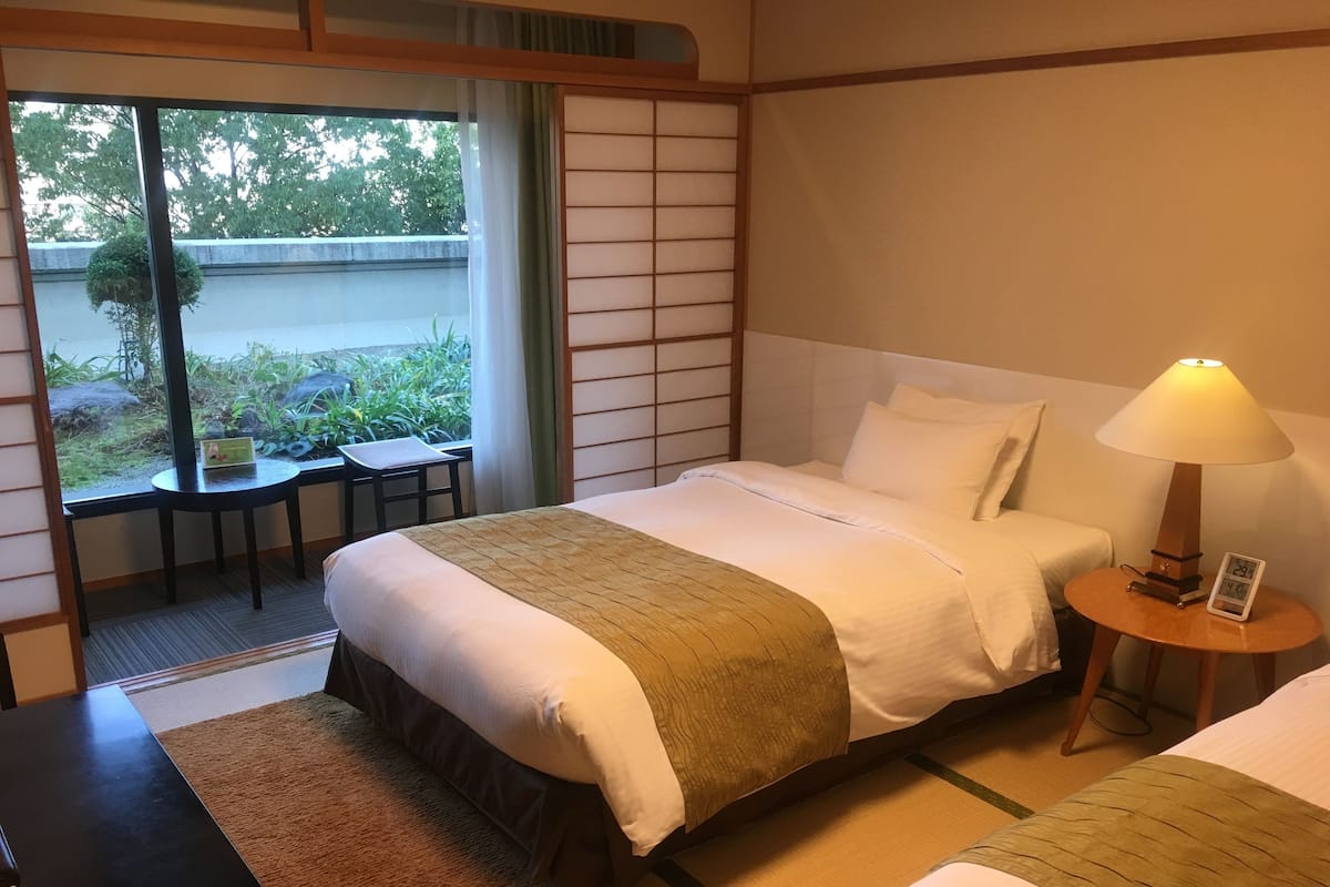 Japanese Modern Twin, Non Smoking | Premium bedding, in-room safe, desk, blackout drapes