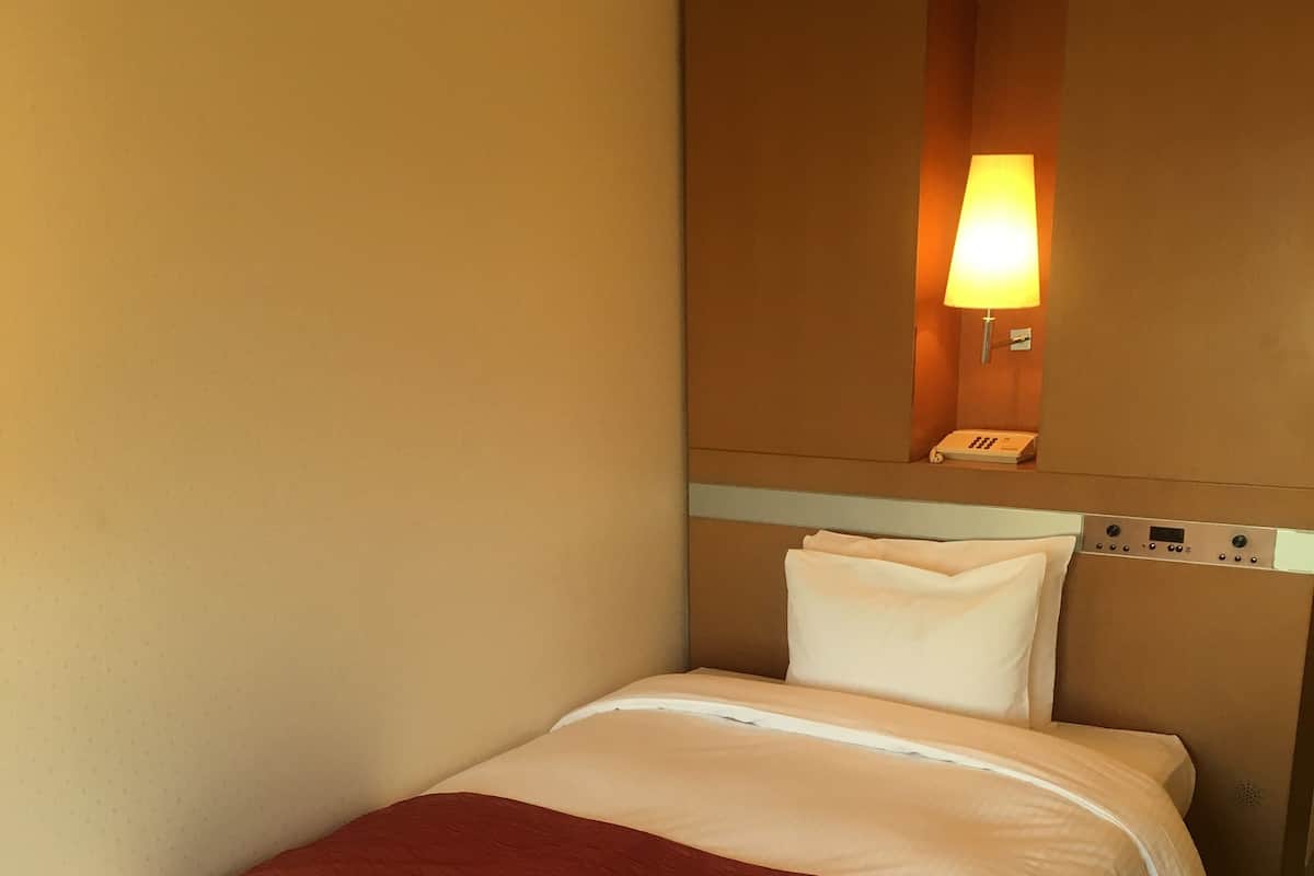 Premium bedding, in-room safe, desk, blackout curtains